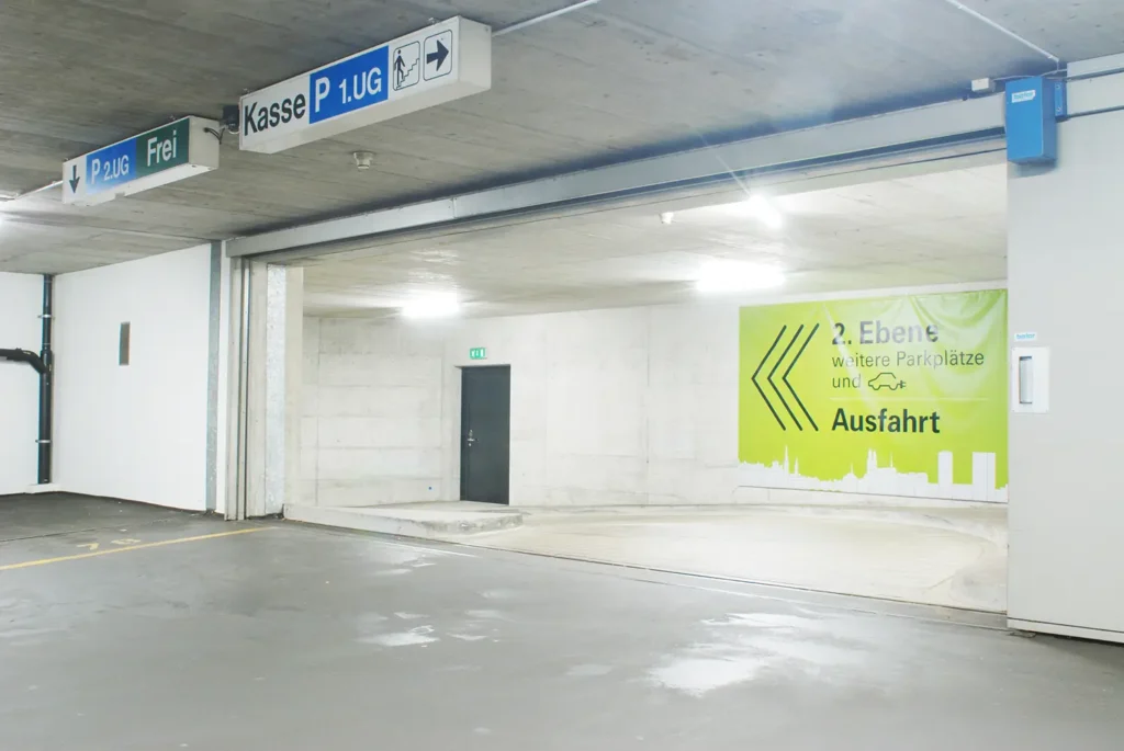 Ausfahrt des Parkhaus Stampfenbach in Zürich City